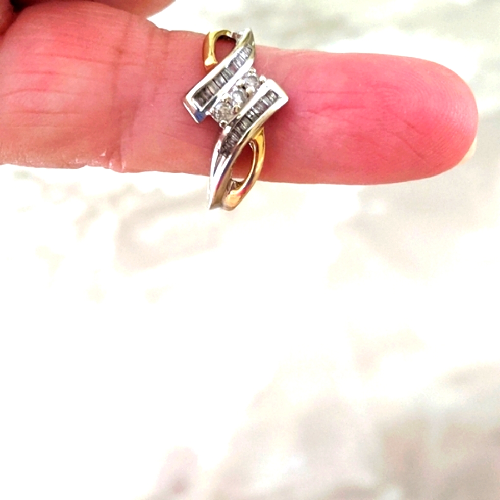 10k Solid Gold Swirl Cocktail Diamond Ring